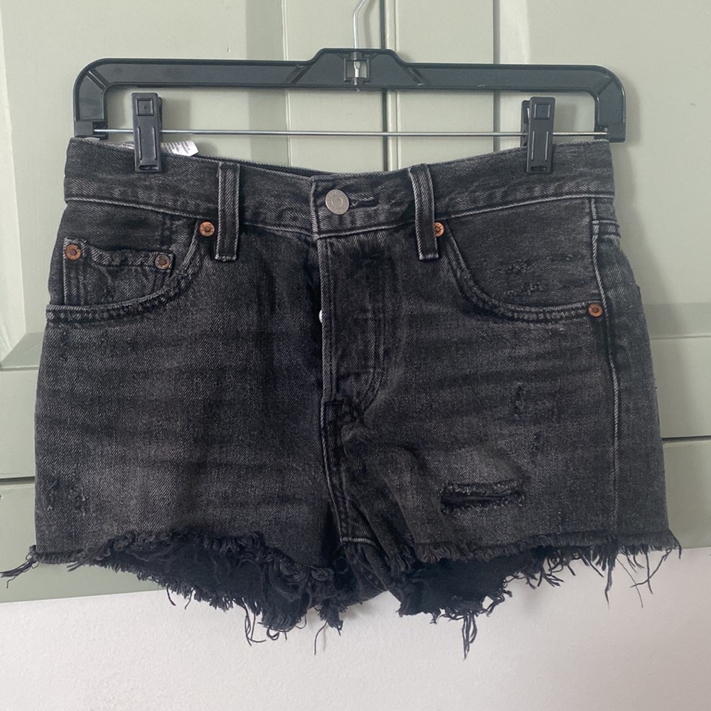 Levi’s highwaisted grey denim shorts.
